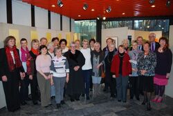 Künstletrinnen mit Landrat, Fr. Milz und F. Huhn