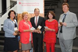 Foto: D. Woiciech (v. li. Simone Zens; Ingrid Schürheck, Wolfgang Schmitz, Monika Lohr, Guido Schiefen)